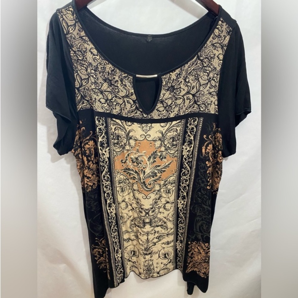 Plus size Stretchy Black Top… size 2x!!!